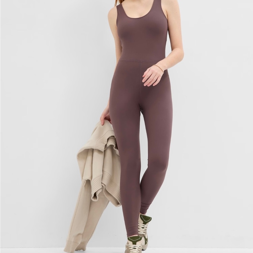 GapFit Studio Fitted Bodysuit